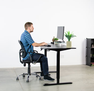 Sturdy leg support for a spacious desktop and frame.